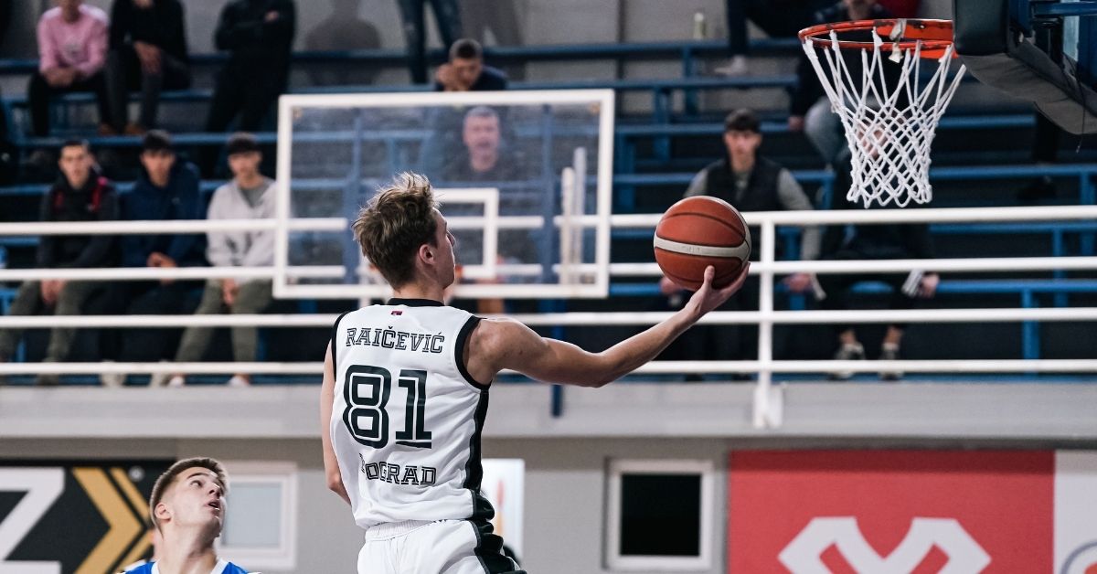 The first triumph of the season for seniors! Real at +26 against Vizura